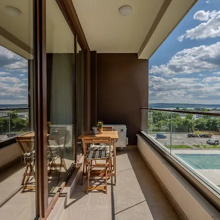 Park South, Free Parking, Swimming Pool
